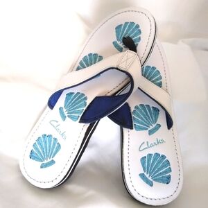 NWOT Clarks Leather White and Blue Shell Mermaid Comfort Thong Sandals Sz 11 NEW